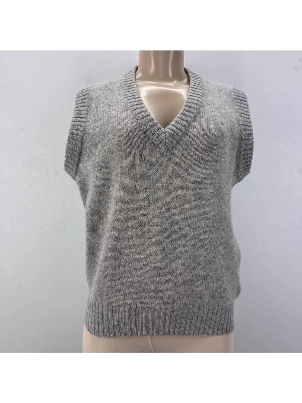 NWT Max Mara Cashmere Vest Sweater sz Small Gray Neutral Old Money Quiet Luxurry